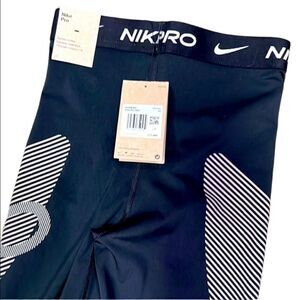 NWT Nike Pro Women’s XS Dri-Fit Tight Fit High Rise 7/8 Length Training Pants